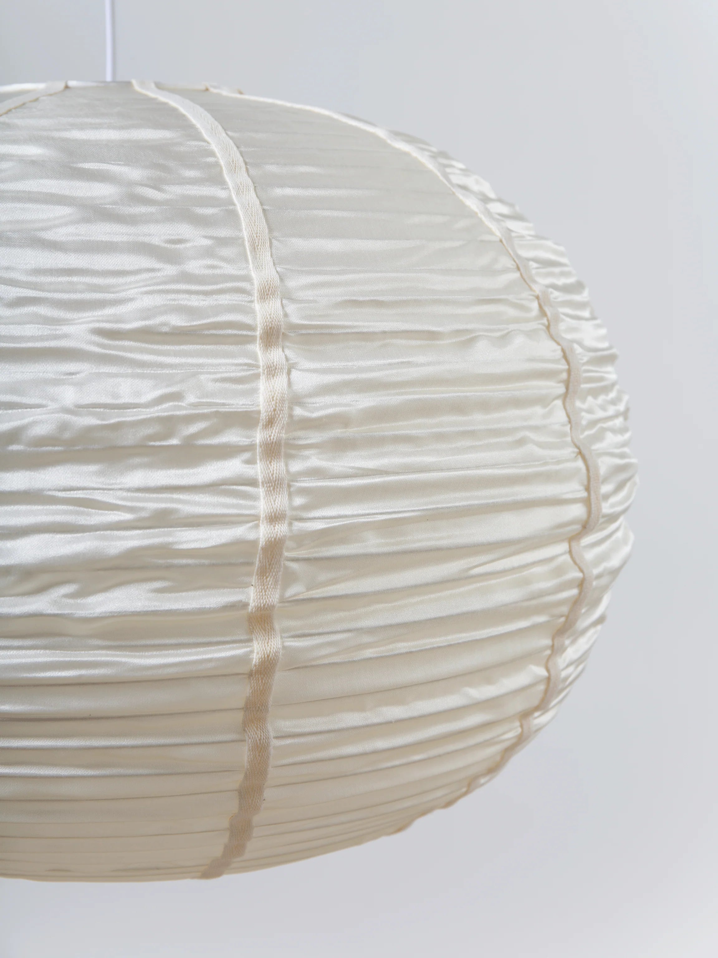 Lampshade "Folding Round Big" Off-White Silk with White Ribbon