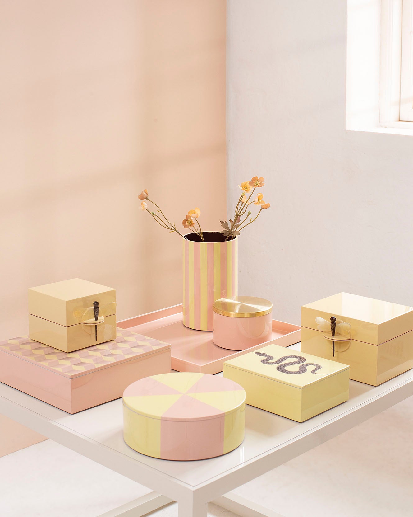 Lacquer Box "DragonFly" in Soft Yellow, XL