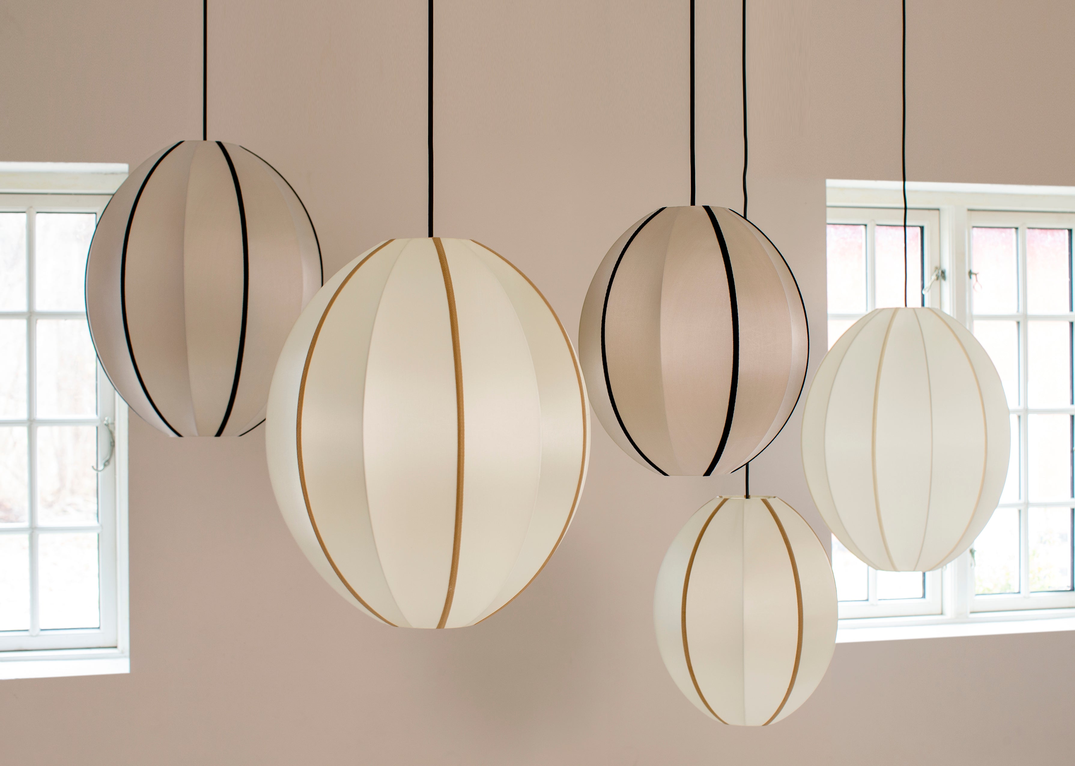 "Oval Small" Lampshade in Classic Silk with Black Ribbon