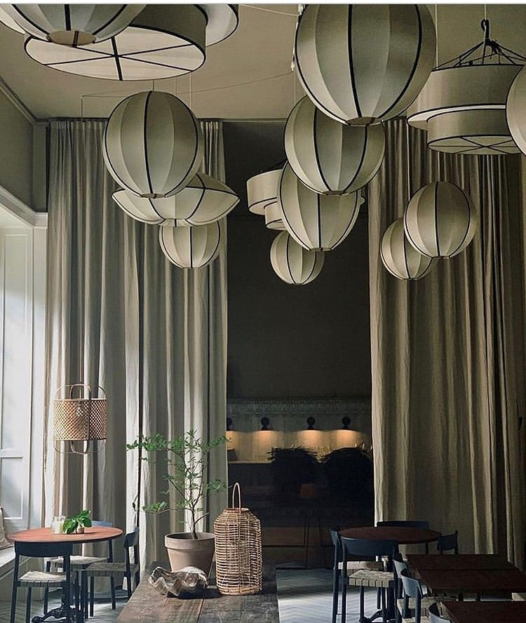 "TopHat" Lampshade in Classic Silk with Black Ribbon