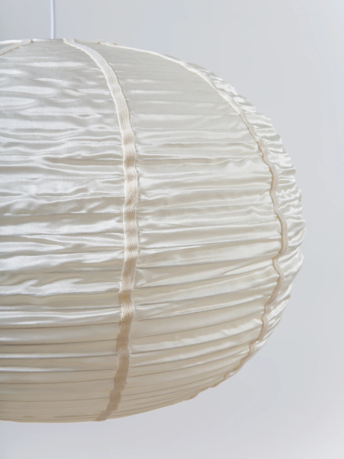 Lampshade "Folding Round Small" Off-White Silk with White Ribbon