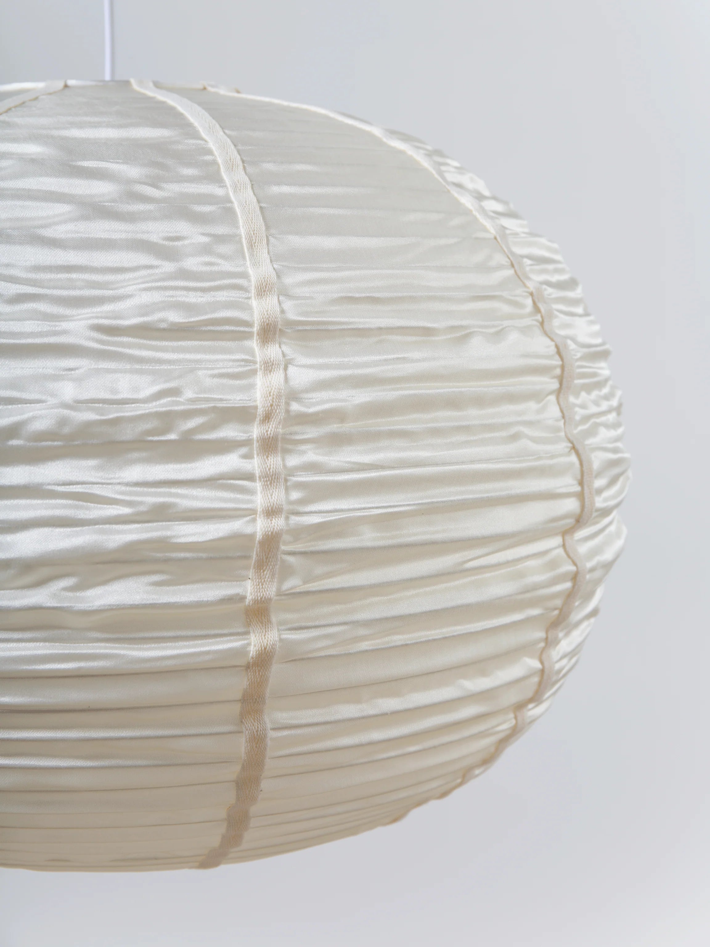 Lampshade &quot;Folding Round Small&quot; Off-White Silk with White Ribbon