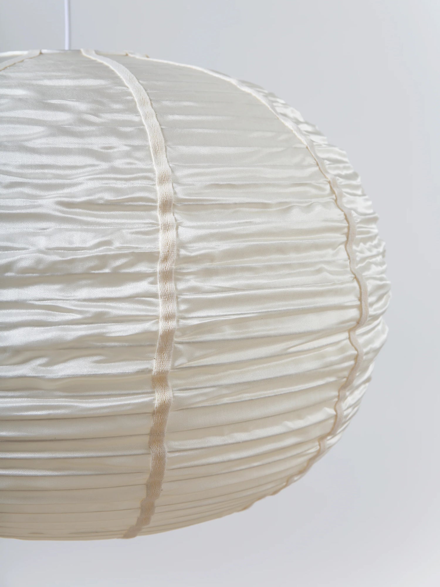 Lampshade &quot;Folding Round Big&quot; Off-White Silk with White Ribbon
