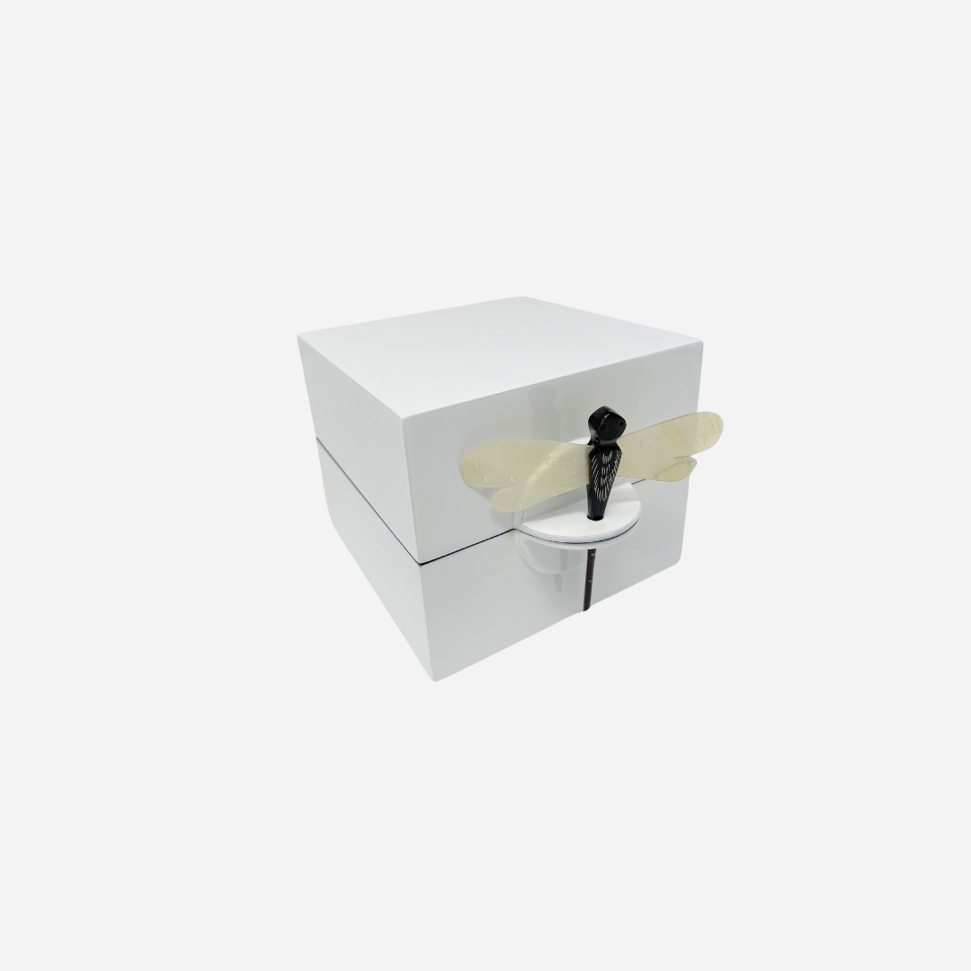 Lacquer Box "Dragonfly" in White - Small