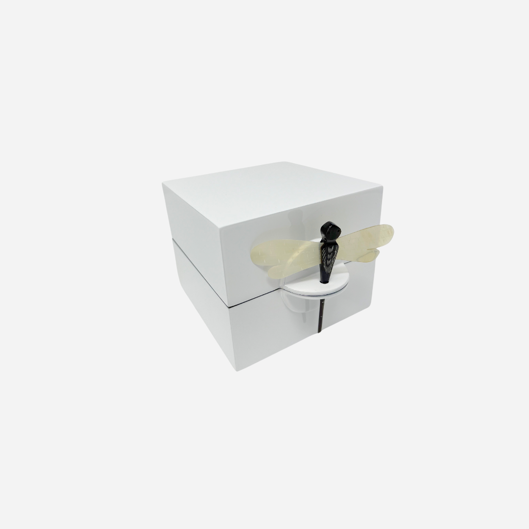Lacquer Box &quot;Dragonfly&quot; in White - Small