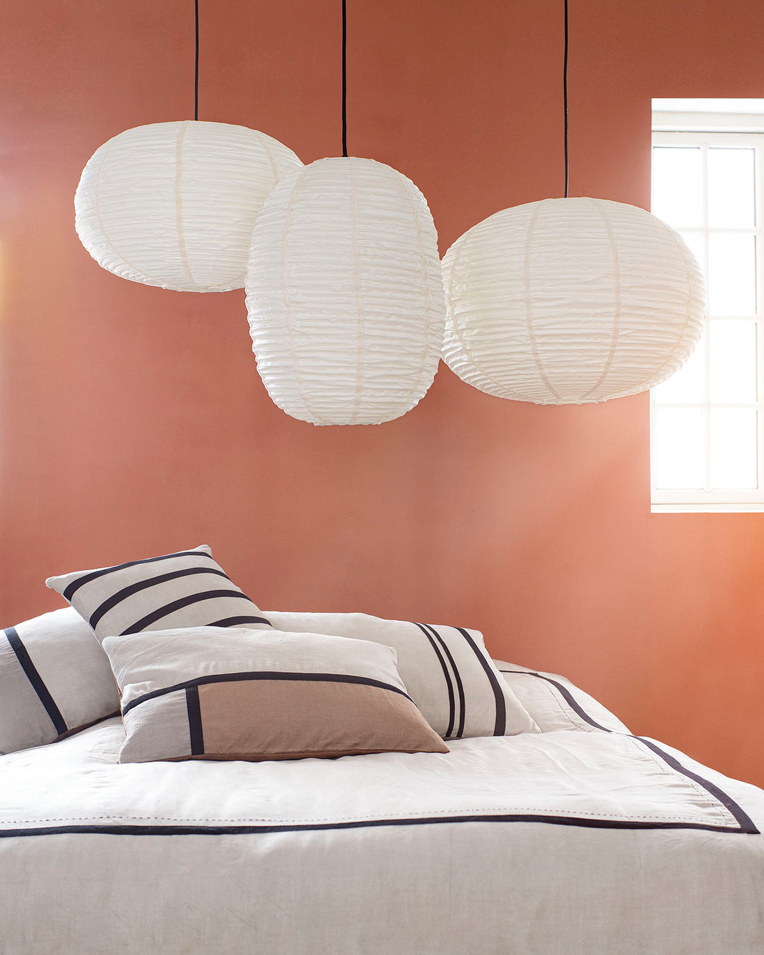 Lampshade "Folding Oval" Off-White Silk with White Ribbon